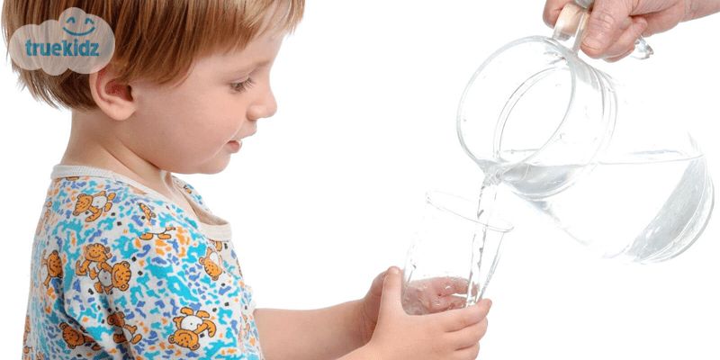 Bù nước và điện giải đúng cách với bệnh tiêu chảy ở trẻ em