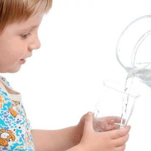 Bù nước và điện giải đúng cách với bệnh tiêu chảy ở trẻ em